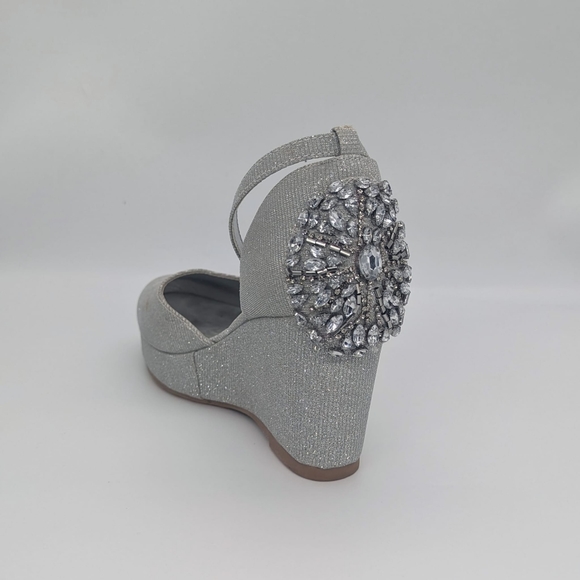 Bradley Mischka Sophia Jewelled Silver Shoes Size 4